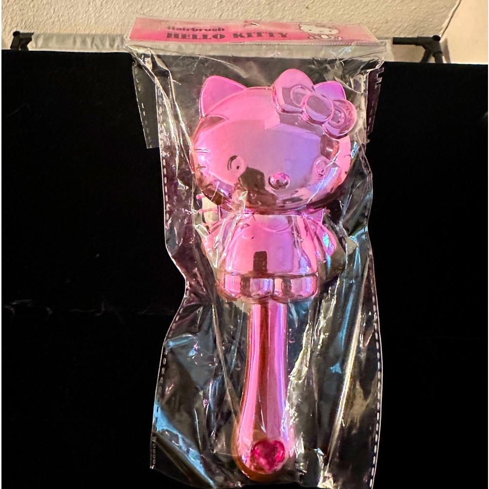 Hello Kitty Metallic Die-Cut Hairbrush